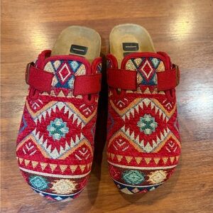 Dirty Laundry Colorful Clogs platform women’s 8.5